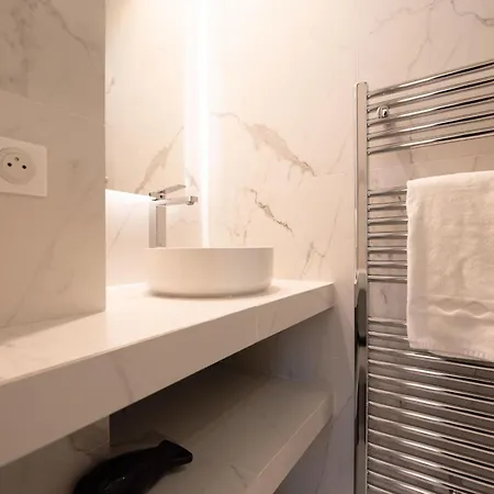 Amazing Flat In Champs Elysees. Париж